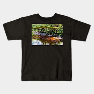 Colorful River Water With Tree & Light Reflections - Rural Scenery Kids T-Shirt